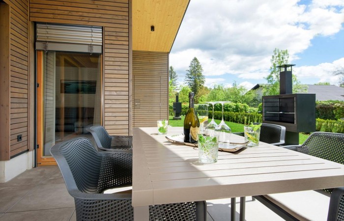 terrasse-im-urlaub-im-apartment-24-home-velden-am-