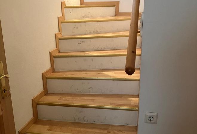 TeamHaus Kärnten Wohnung  Schwartz Villach Treppen